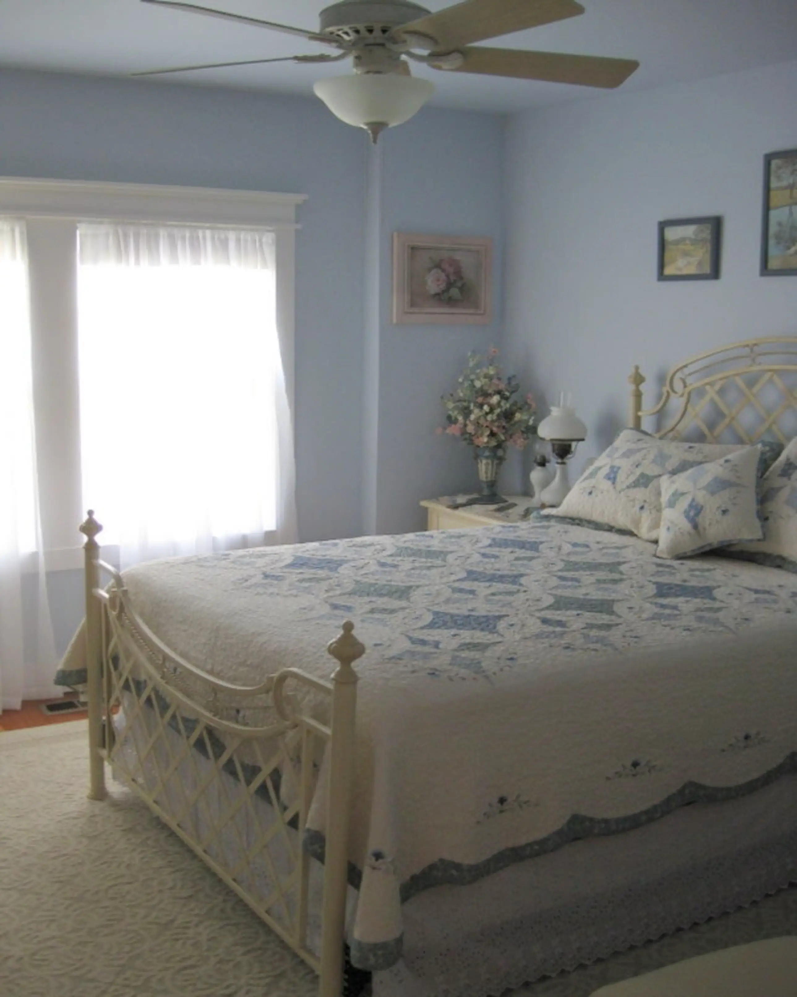 A bedroom in the cambridge House